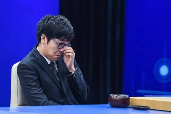 世界围棋第一人,柯洁哭了!你要的表情包来了!