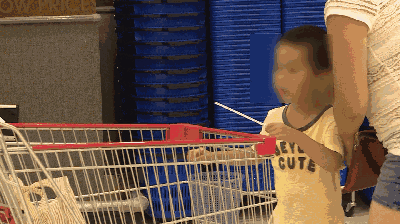 超市购物车,孩子的隐形杀手!儿童节来了,有必要告知超市的每一位顾客