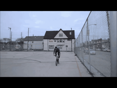 timknoll的自行车表演自成一派,其他同行形容他的风格是