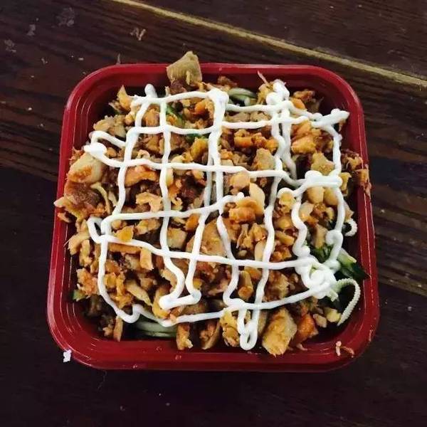 沙拉烤肉拌饭,肉欲大满足!