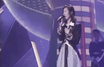 杨千嬅的歌曲个性鲜明,但也有一些人认为她唱功不过硬,而且杨千嬅