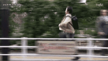 确定恋爱以后的蹦跳,跳出了脱单后的的狂喜.