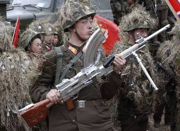 朝鲜人民军手中的机枪大有来头,堪称史上最神秘的枪!