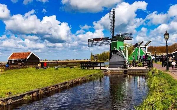 荷兰GDP贴吧_荷兰风车(2)