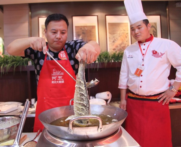 阿五黄河大鲤鱼:美食江湖转战厨师之乡,众高手决战长垣