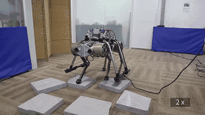 要与谷歌spot争高下 谷歌旗下公司波士顿动力的四足机器人spot,采取