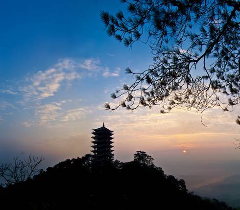 眼看夏天到了,北碚的避暑纳凉景点早已按捺不住 在朋友圈里吆喝了