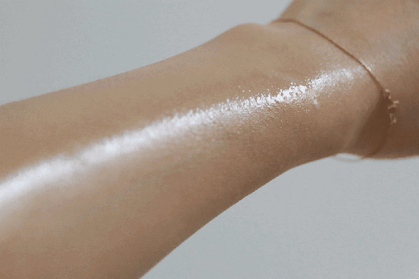 兰嘉丝汀沁爽运动隐形防晒喷雾 spf30  rmb420 购买方式:丝芙兰