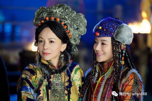 年因政治和亲远嫁中原,当时她只有13岁,她的夫君是努尔哈赤的四贝勒