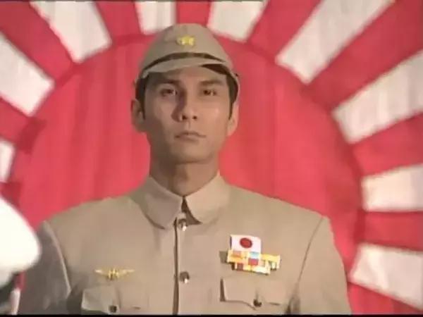 方面和尹天照,万绮雯搭档出演《我和僵尸有个约会》系列,饰演山本一夫