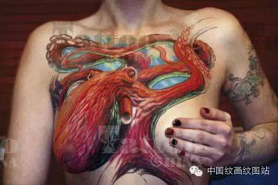 花胸纹身,在美女身上更漂亮!你还在等什么?
