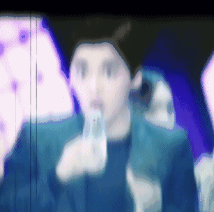 范冰冰喝水把瓶口全塞进嘴巴,刘亦菲才是正确方式