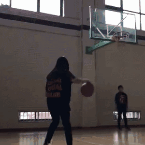 这是真人版赤木晴子吧?