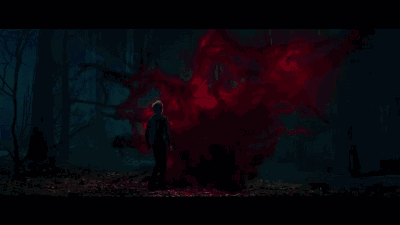 这风格凌厉而燃爆的枪战戏瞬间让人想起了《通缉令》,就是那部子弹会