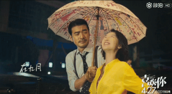 眯眼又平胸的周冬雨,为啥和谁都配一脸?