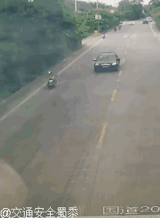 交警为什么劝你开车戴头盔?系清远出来威要带头盔真不是一句玩笑!