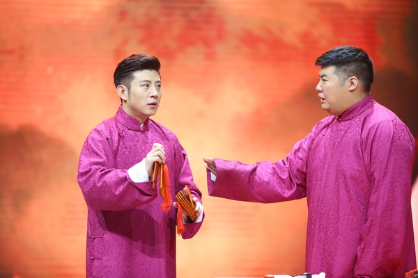 《笑声传奇》贱萌文松变武行新派相声人pk高晓攀-娱乐