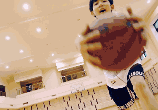 备注:王源2000年出生,今年17岁. #nba篮球帝