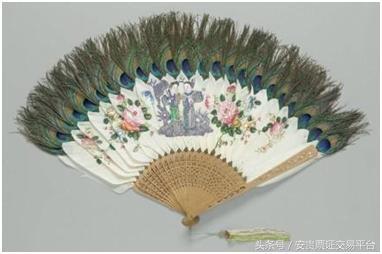 古代最早的消暑用具,必然是扇子."罗扇轻摇,徐徐清风".