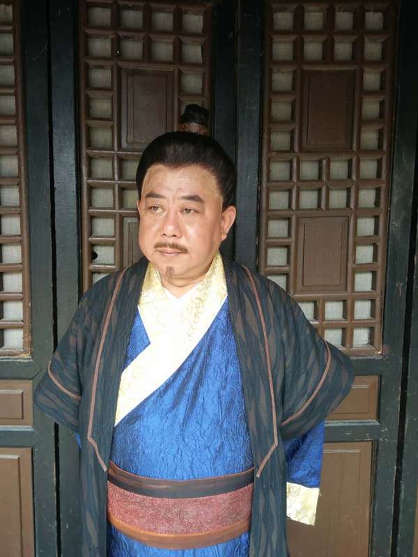 古装片中扮演指挥使陈厦平展现老戏骨实力