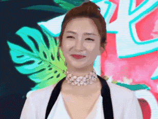 在《花少3》的发布会,18岁的宋祖儿介绍说