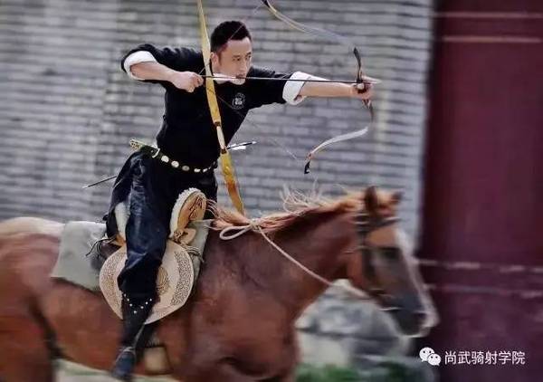 你能想象自己"骑马射箭"的样子吗?