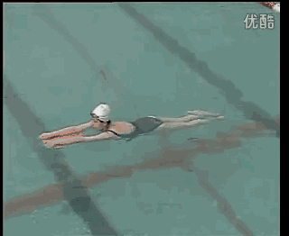 初学者学习蛙泳时容易换气下沉的五种原因和改进方法