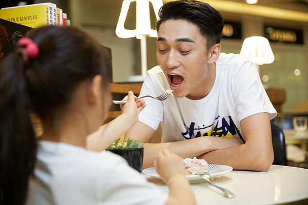 小爸爸成长记 周末我带女儿去享受郊游