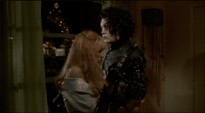 这部剧用心用眼神用一举一动在讲述着属于剪刀手爱德华的无奈