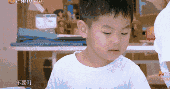 踏进厨房, 孩子们就变成了食物世界的探索家, 在你烹饪的时候问东问