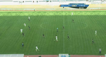 天津权健在少踢一人的情况下有惊无险2-1取胜晋级,比赛当中赵旭日在