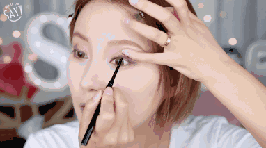 visee的这款眼线笔非常细,很好画,之前做过眼线笔的测评,这款防水的