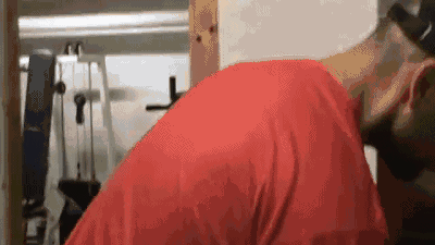 帅哥强吻美女嘴动态图片 接吻的时候嘴唇很软