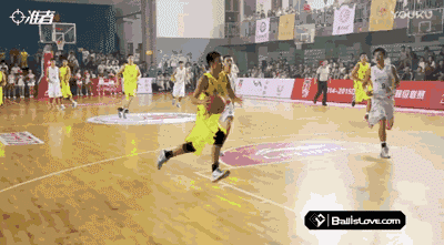 打篮球怎么晃开防守人