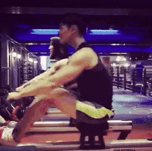 ↓ 他们在一起的画面真得很美 男有公狗腰,女有美翘臀 两人最常约会的