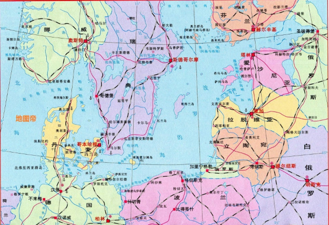 最初苏联由10个加盟共和国组成的,卡累利阿地区隶属俄罗斯.