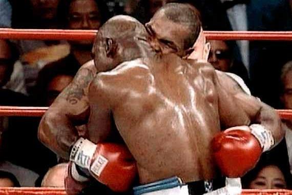 泰森为什么咬耳朵,就像帕奎奥输给梅威瑟一样!