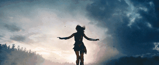 因为绝大多数的超级英雄,他们飞天遁地,无所不能,可是本质里,他们