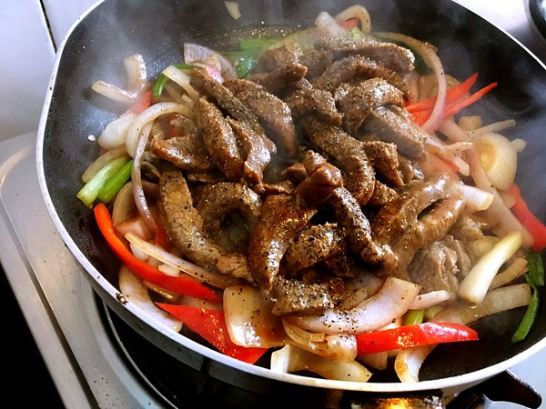 怎样炒肉不粘锅不碎 a9i8m94725686868236.jpg