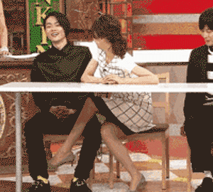 你现在挺起胸膛往下看,看到了什么,告诉我