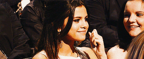 娱乐频道-手机搜狐赛琳娜戈麦斯2日现身洛杉矶机场,一改往日性感风