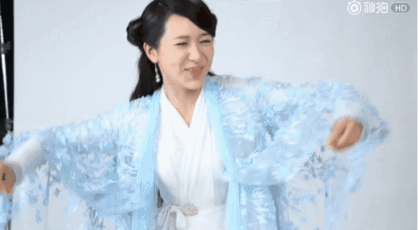 杨紫放飞自我模仿欢乐颂五美,你看哪个最像?(内有视频