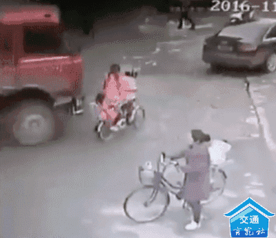 gif图 | 大货再酿惨剧 视觉盲区不可轻视