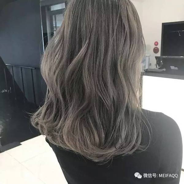 雾感灰的发色 ,最流行的头发颜色