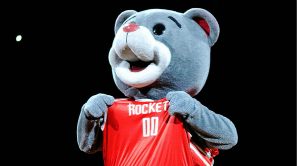 在nba,一个全职吉祥物扮演者,年薪最高可以达到20万美元(也就是火箭熊