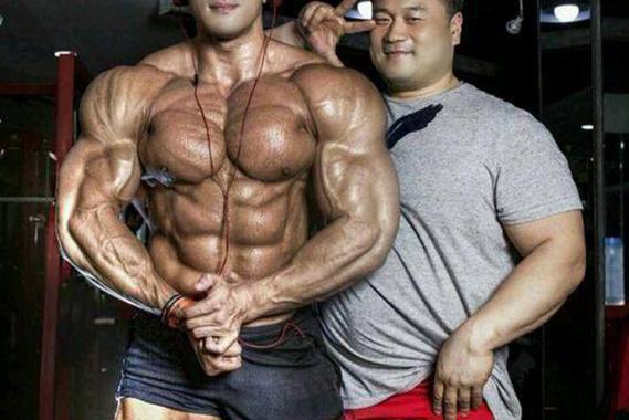 用什么样的姿势做俯卧撑可以练出漂亮的胸肌?