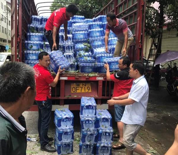 可口可乐净水24小时在湘启动 首批纯净水送达灾区