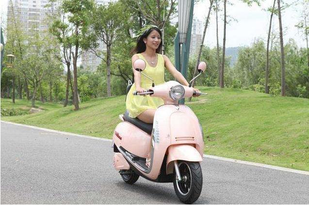 一个人骑摩托狂猜成语_一个人的图片孤独图片(3)