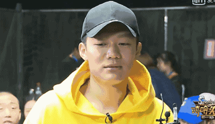 来自红花会的万磁王(简称万总)颜好有实力, 沉稳又低调, 一夜之间