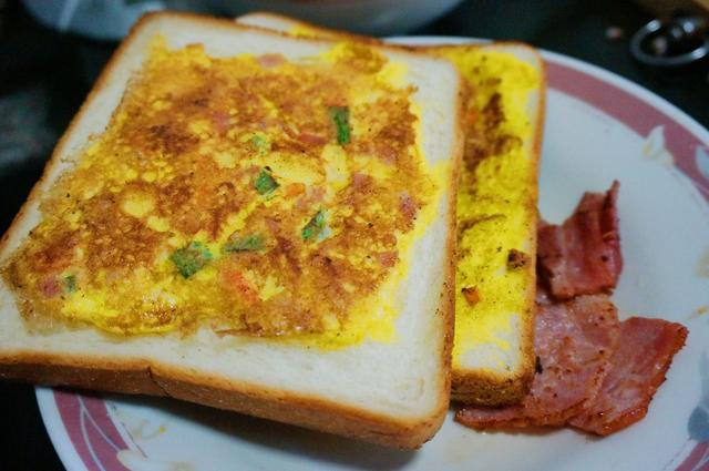 10分钟快手早餐,土司煎鸡蛋最佳方法,营养又美味